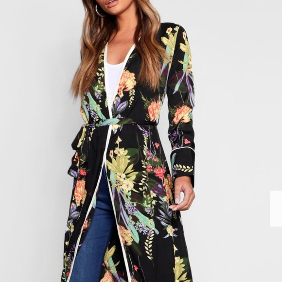Boohoo Other - Boohoo floral kimono size medium